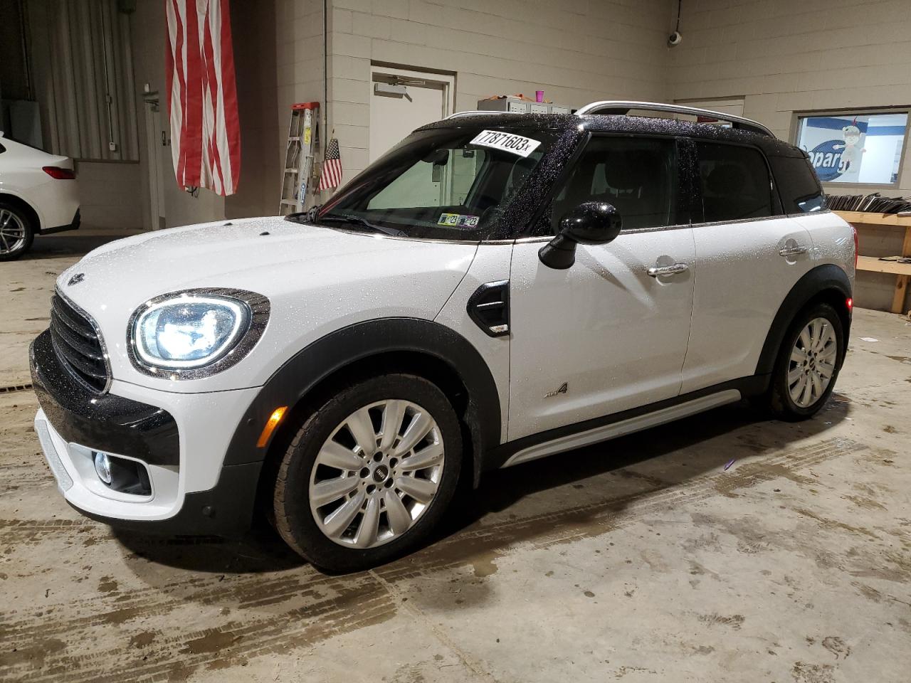 Obraz 1 z 2017 MINI COOPER COUNTRYMAN ALL4 2017 z VIN WMZYV5C30H3E02301