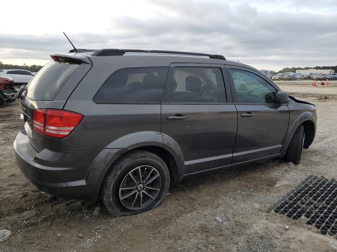 Image 3 of 2018 DODGE JOURNEY SE 2018 with VIN 3C4PDCAB6JT276840