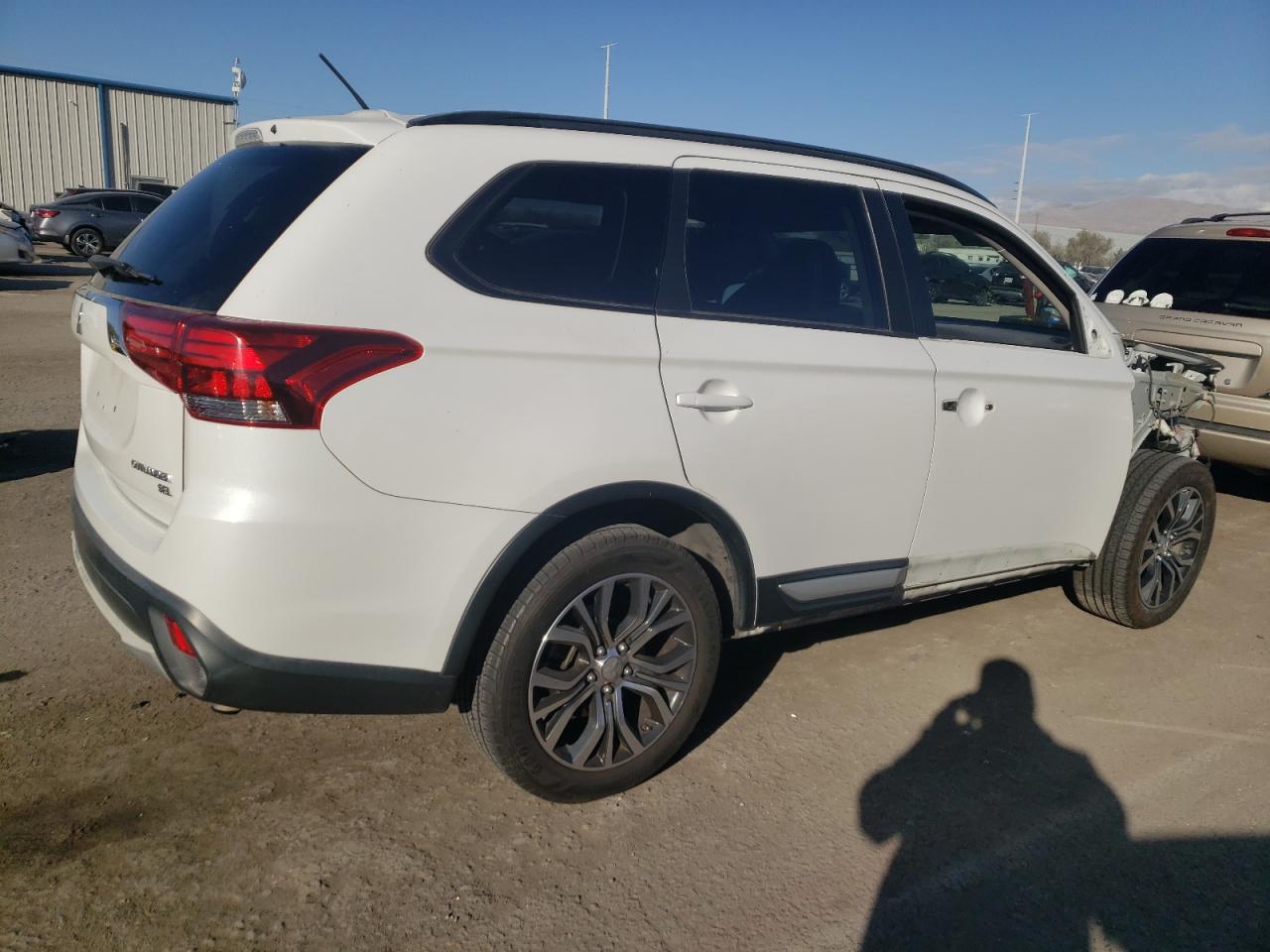 Image 3 of 2016 MITSUBISHI OUTLANDER SE 2016 with VIN JA4AD3A37GZ015792
