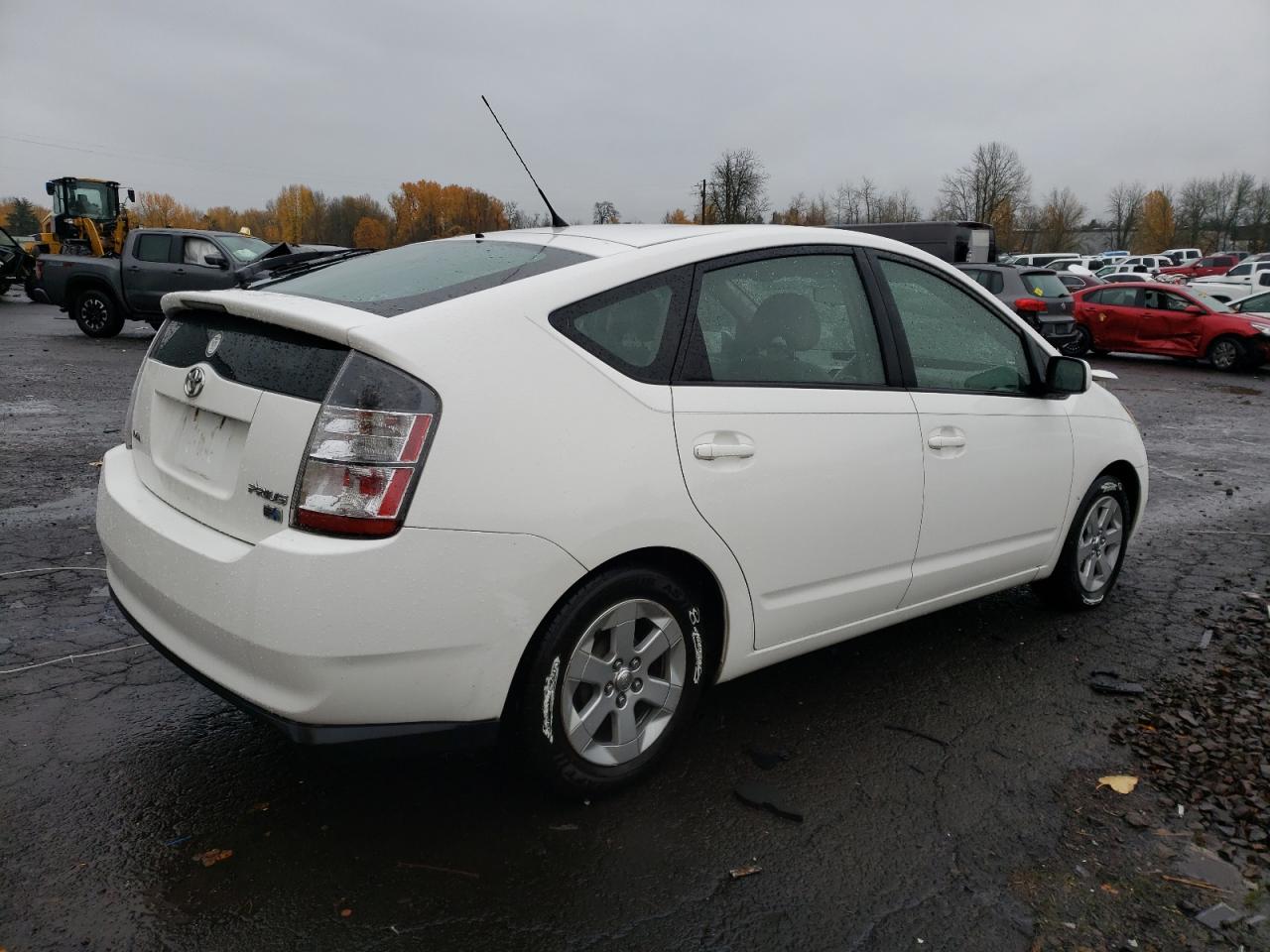 Image 3 of 2005 TOYOTA PRIUS  2005 with VIN JTDKB20UX53124008