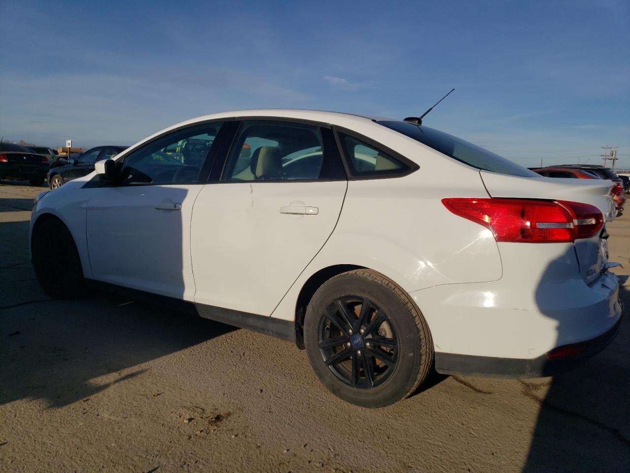 Image 2 of 2018 FORD FOCUS SE 2018 with VIN 1FADP3FE3JL331193