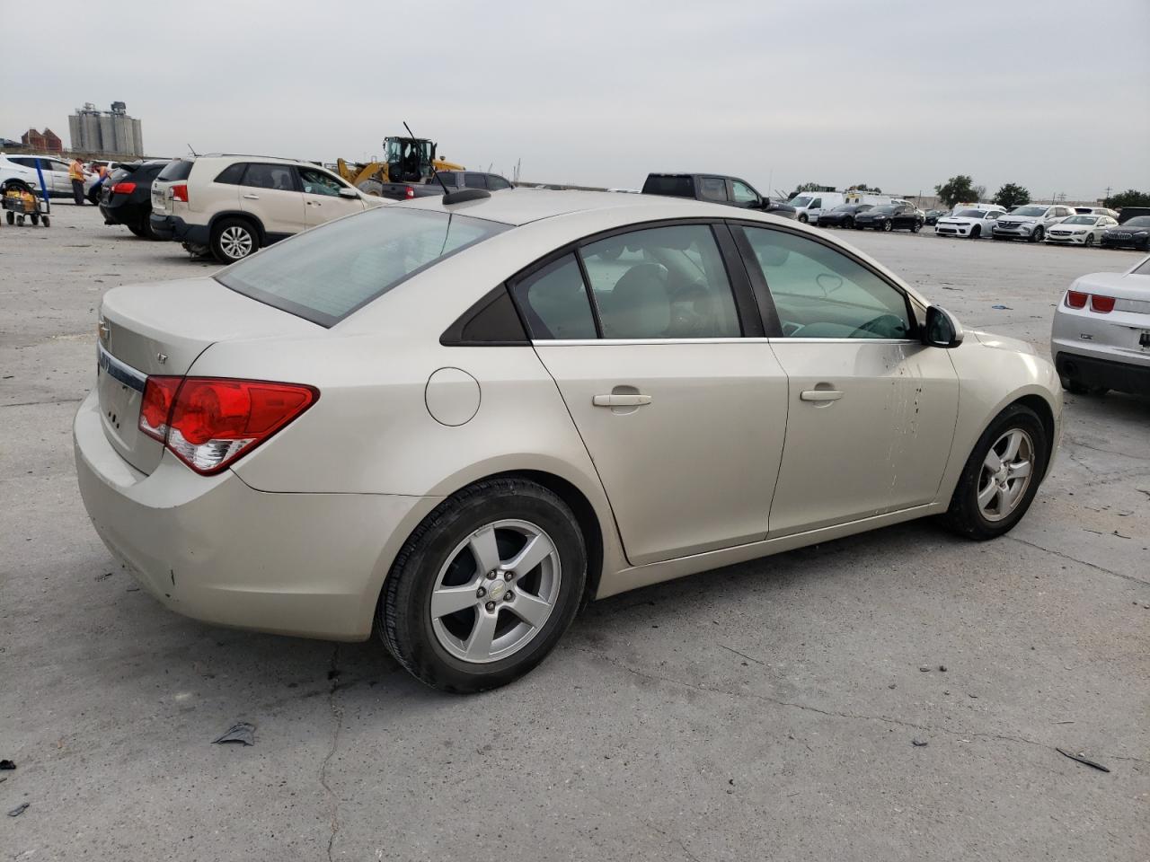 Image 3 of 2016 CHEVROLET CRUZE LIMITED LT 2016 with VIN 1G1PE5SB2G7123580