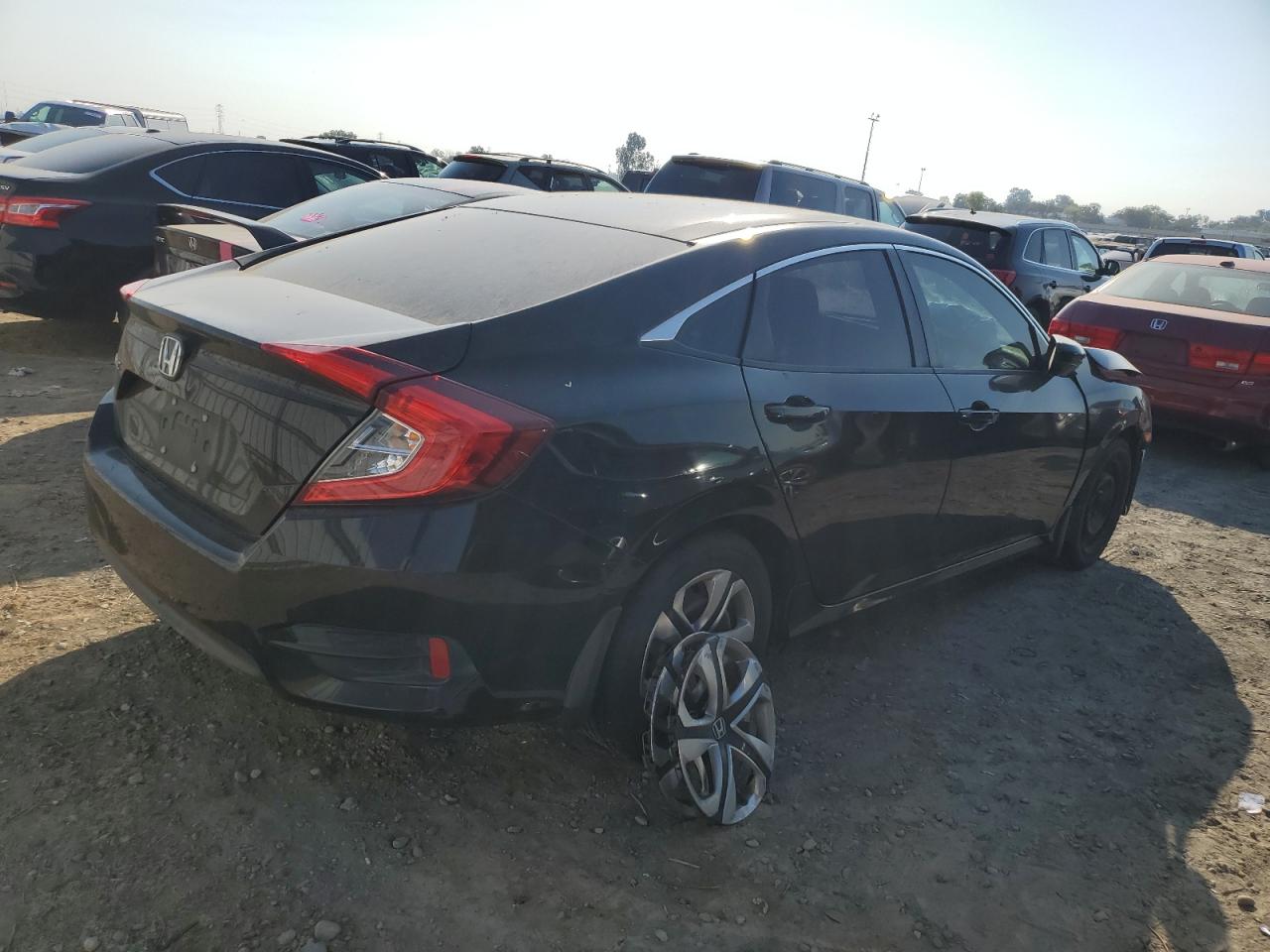Obraz 3 z 2018 HONDA CIVIC LX 2018 z VIN 2HGFC2F52JH563131