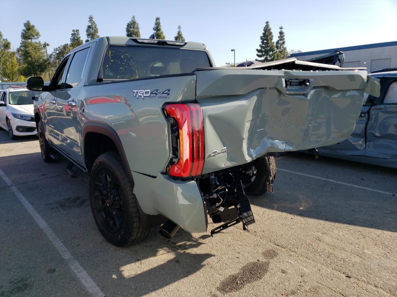 Изображение 2 2023 TOYOTA TUNDRA CREWMAX LIMITED 2023 с VIN 5TFJA5DB0PX089337