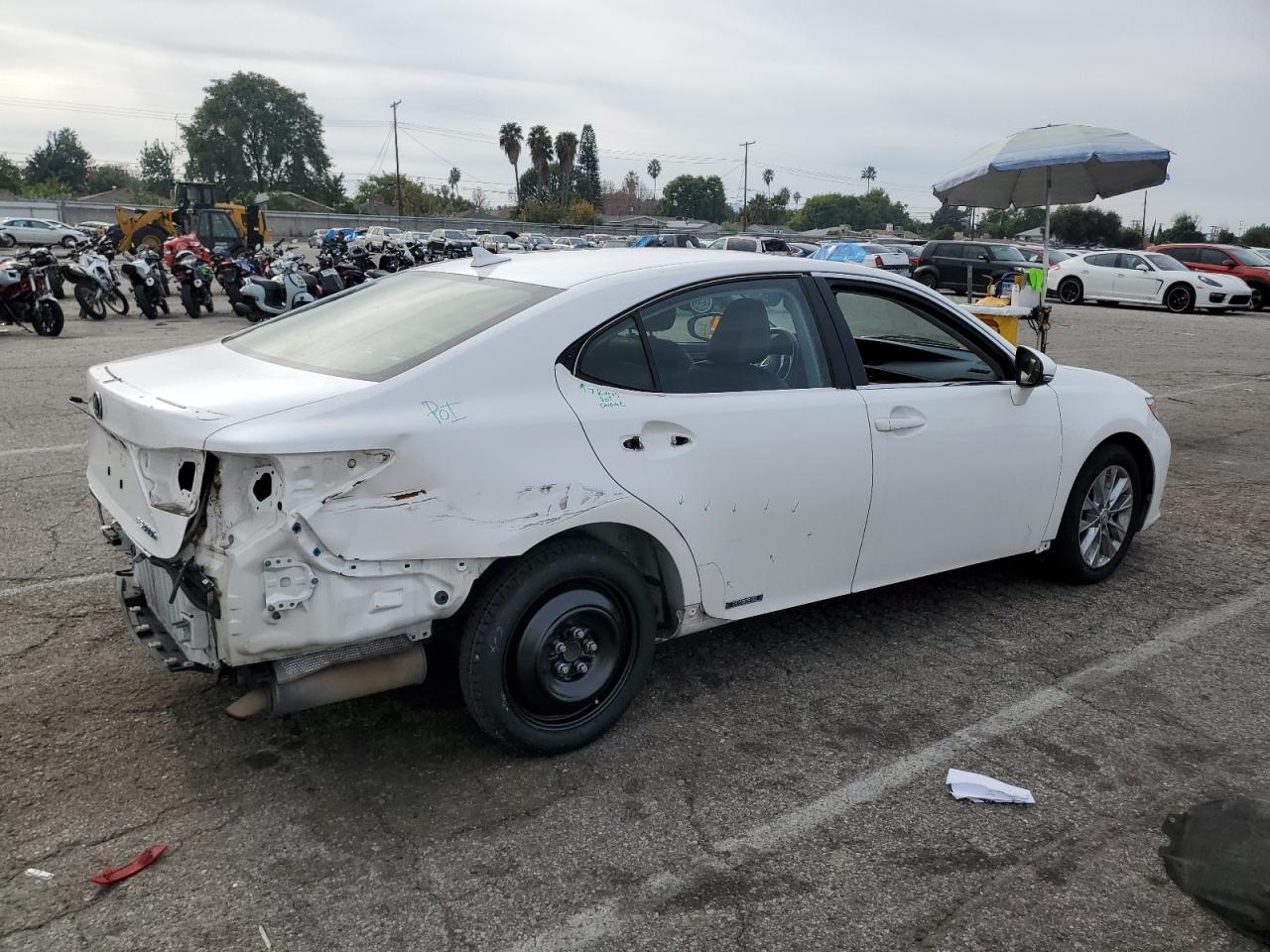 Image 3 of 2014 LEXUS ES 300H 2014 with VIN JTHBW1GG5E2073164