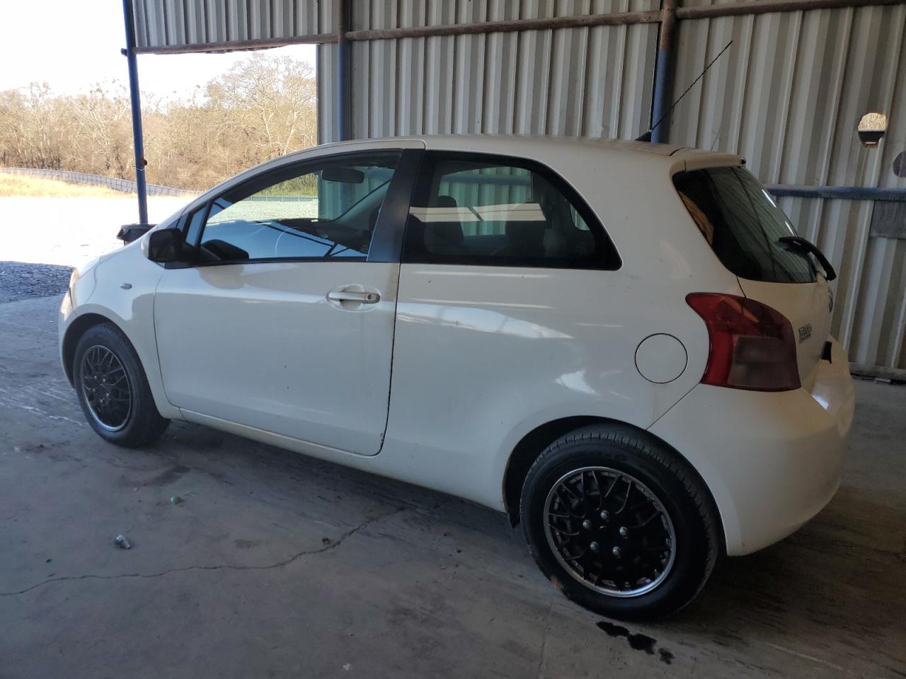 Image 2 of 2008 TOYOTA YARIS  2008 with VIN JTDJT923585196913