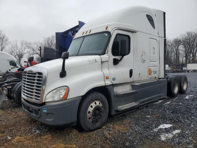 Image 2 of 2016 FREIGHTLINER CASCADIA 125  2016 with VIN 3AKJGLBG4GSHT7271