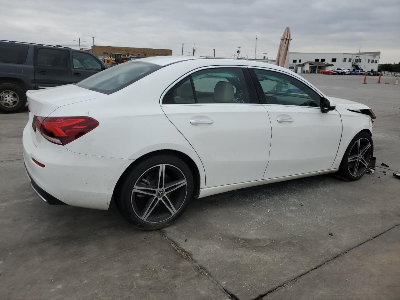 Obraz 3 z 2021 MERCEDES-BENZ A 220 2021 z VIN W1K3G4EB4MJ286600