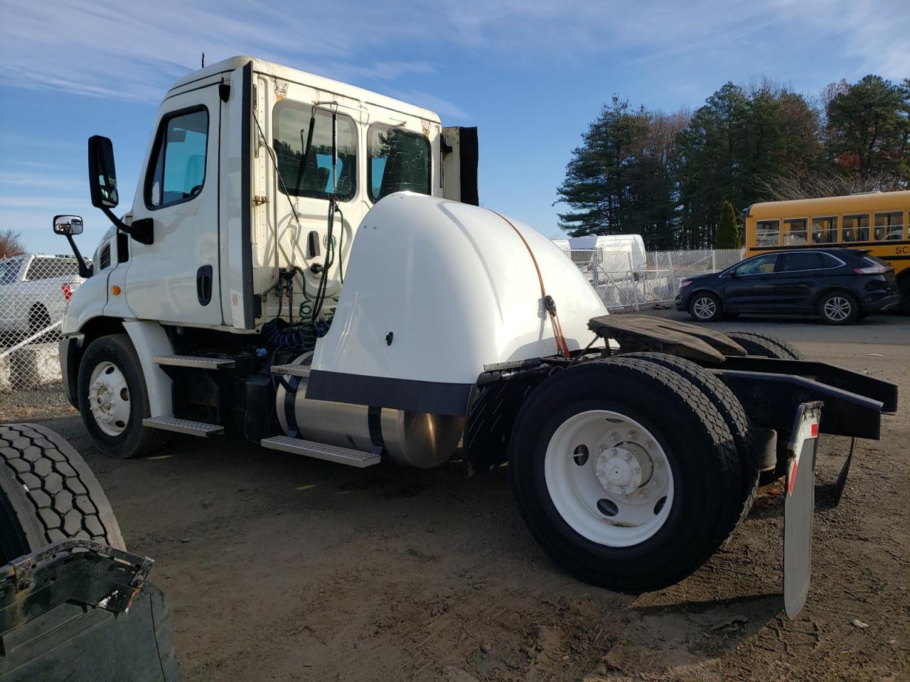 Image 2 of 2016 FREIGHTLINER CASCADIA 113  2016 with VIN 1FUBGAD46GLHD9915