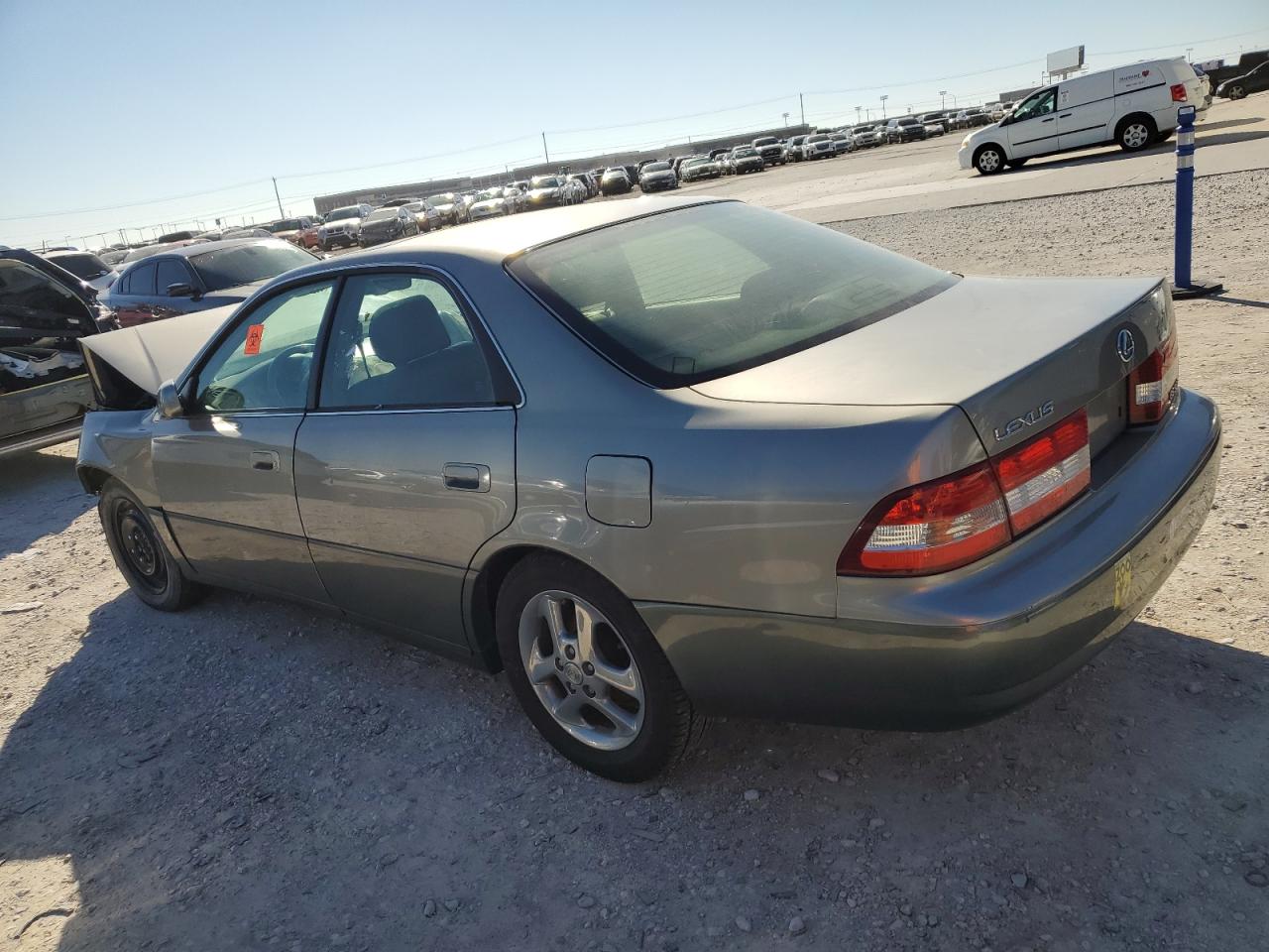 Image 2 of 2000 LEXUS ES 300 2000 with VIN JT8BF28G9Y5079623