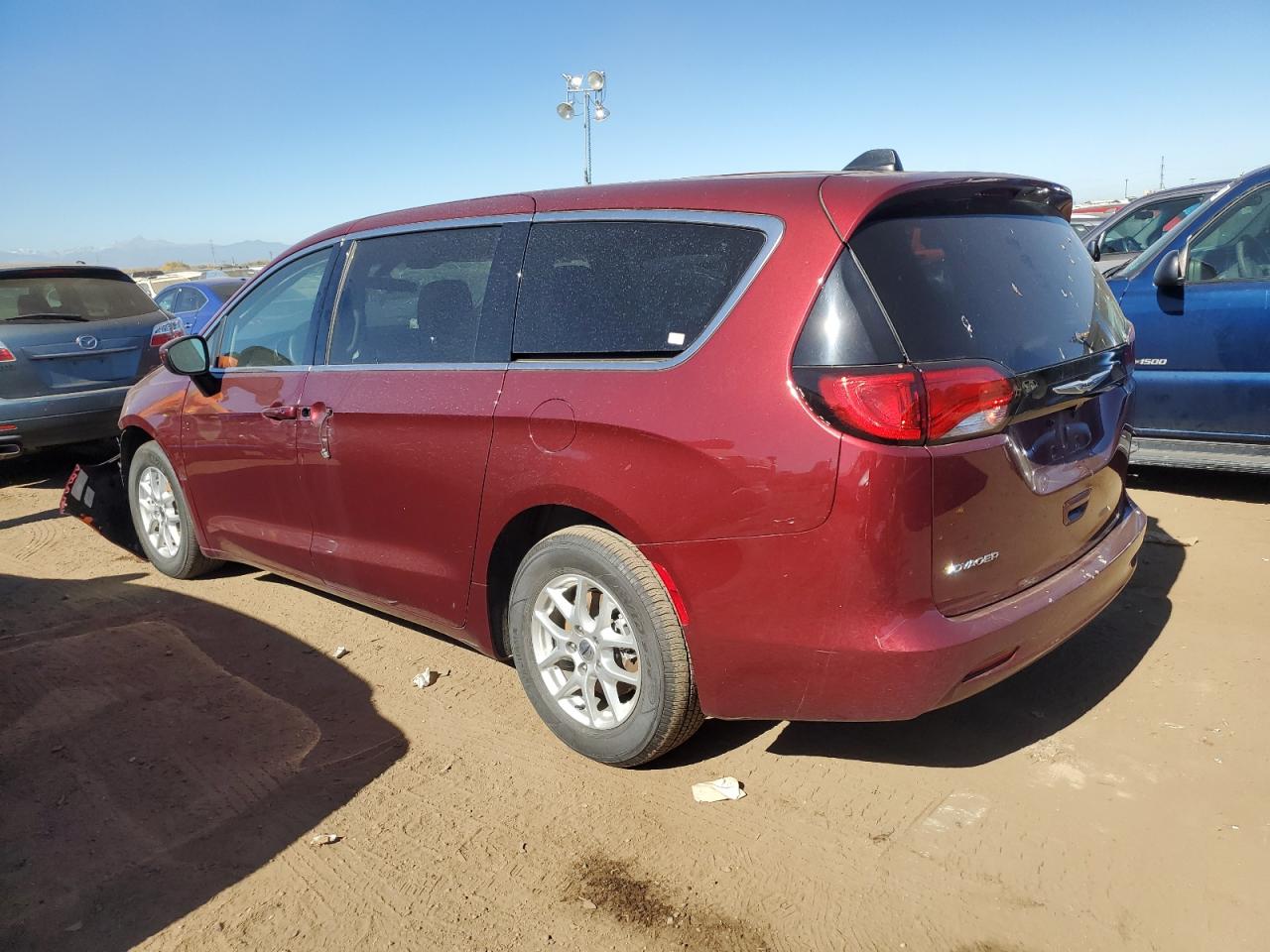 Изображение 2 2022 CHRYSLER VOYAGER LX 2022 с VIN 2C4RC1CG8NR166079