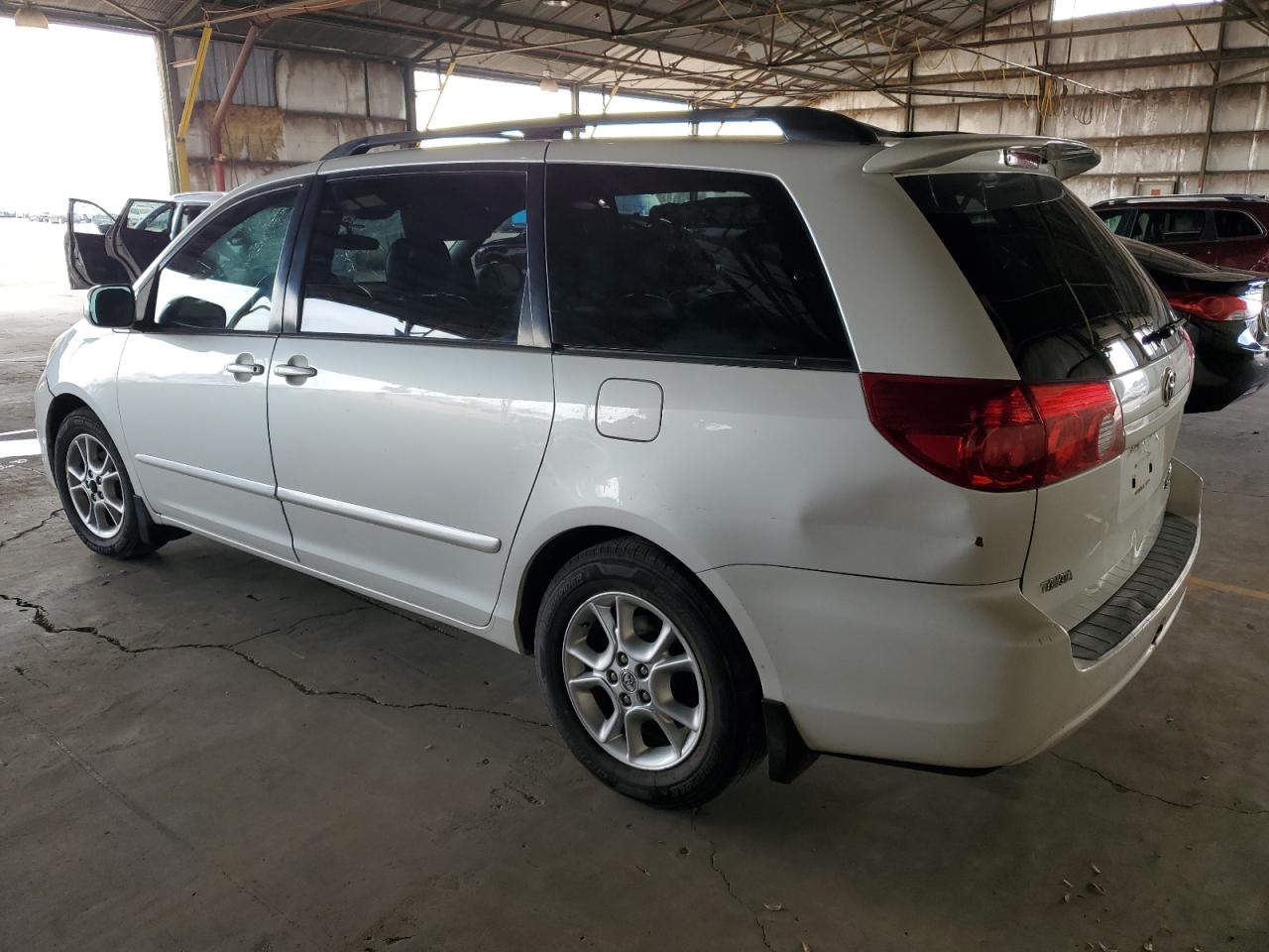 Изображение 2 2006 TOYOTA SIENNA XLE 2006 с VIN 5TDZA22C06S500852