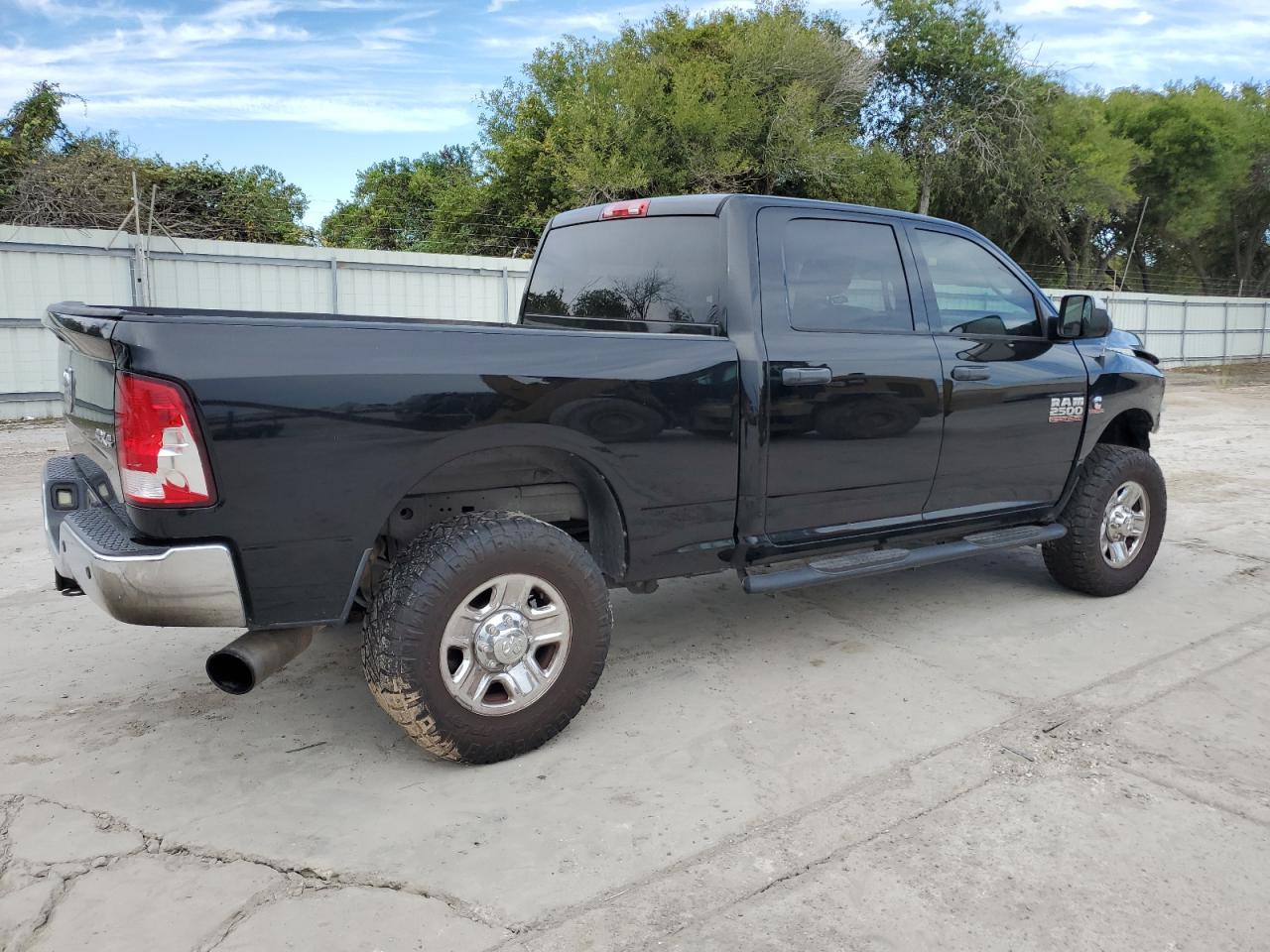 Image 3 of 2014 RAM 2500 ST 2014 with VIN 3C6UR5CL9EG287505