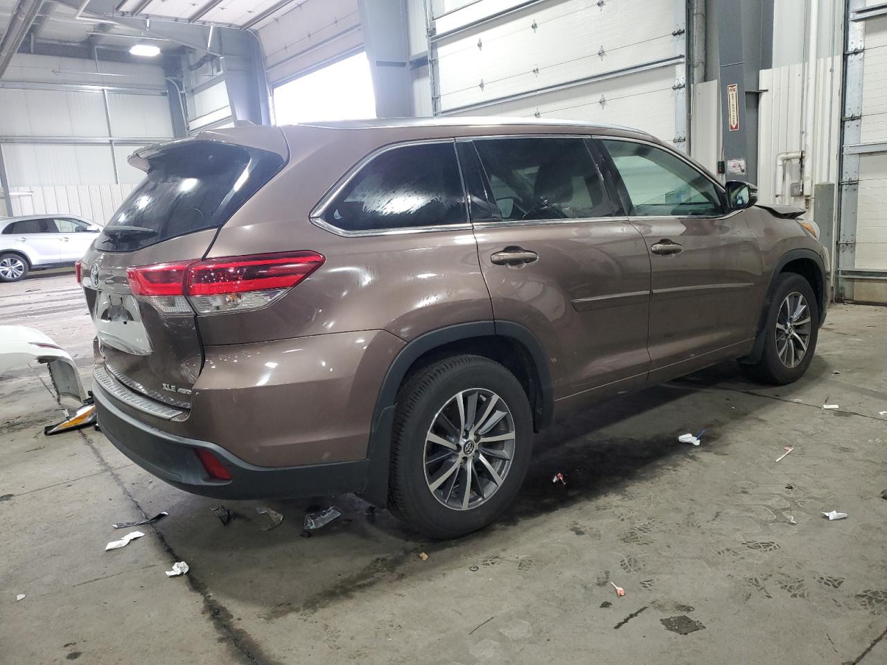 Image 3 of 2017 TOYOTA HIGHLANDER SE 2017 with VIN 5TDJZRFH8HS474864