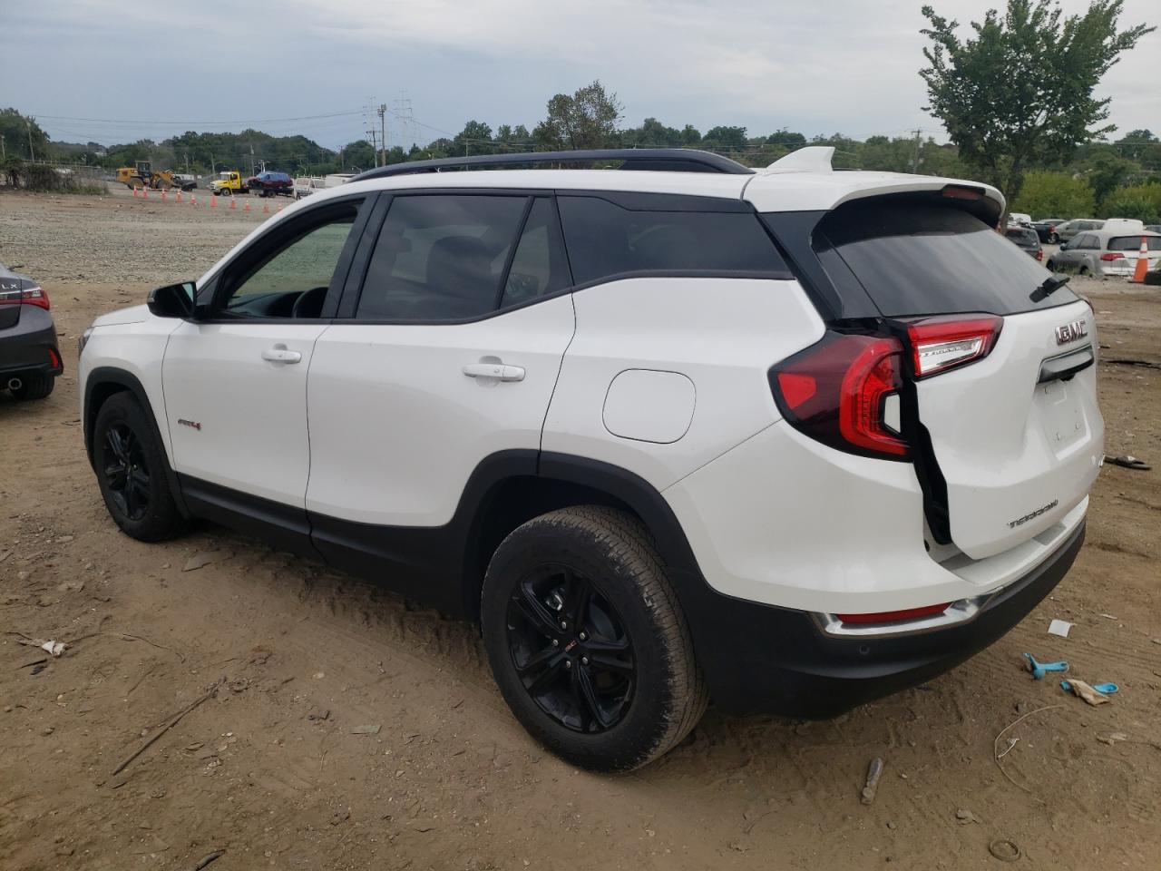 Изображение 2 2022 GMC TERRAIN AT4 2022 с VIN 3GKALYEV3NL296354