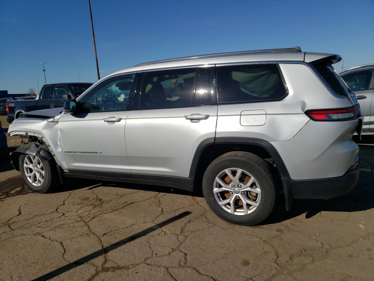 Image 2 of 2021 JEEP GRAND CHEROKEE L LIMITED 2021 with VIN 1C4RJKBG0M8135223