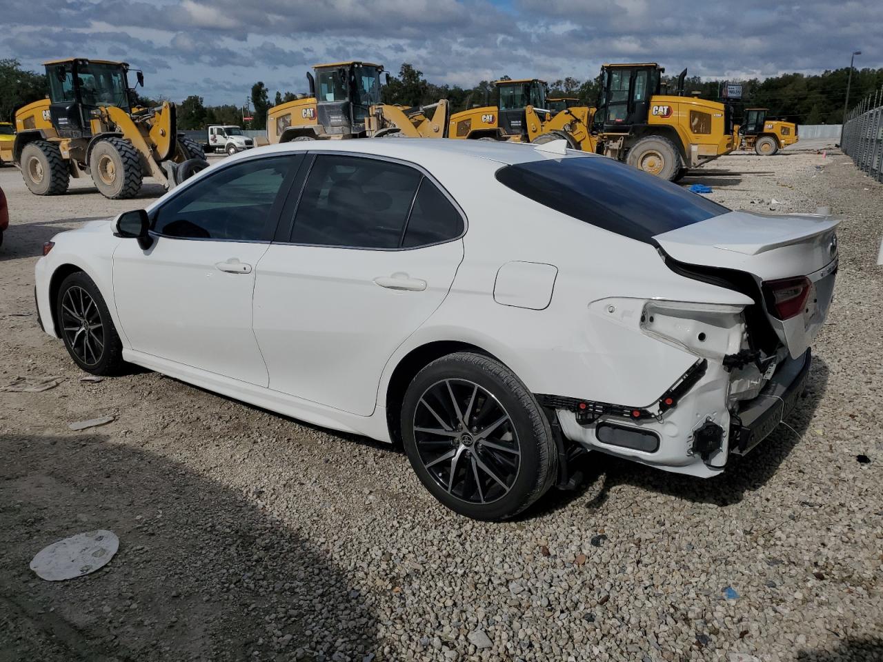 Изображение 2 2022 TOYOTA CAMRY SE 2022 с VIN 4T1T11AK8NU648570