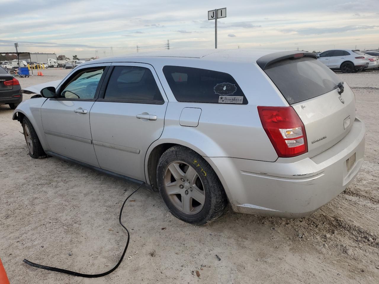 Image 2 of 2005 DODGE MAGNUM SXT 2005 with VIN 2D4FV48V65H618254