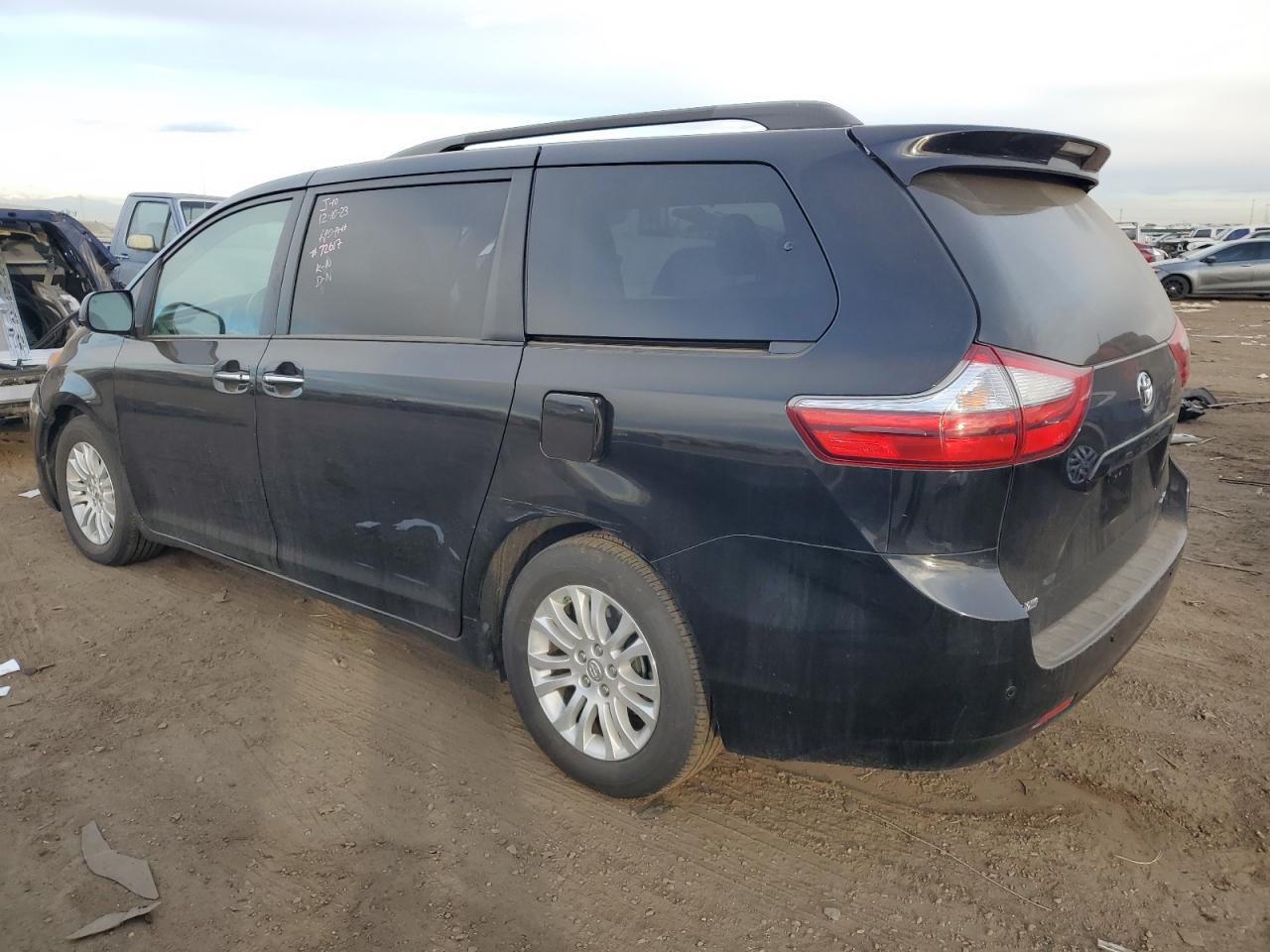 Image 2 of 2015 TOYOTA SIENNA XLE 2015 with VIN 5TDYK3DCXFS583248