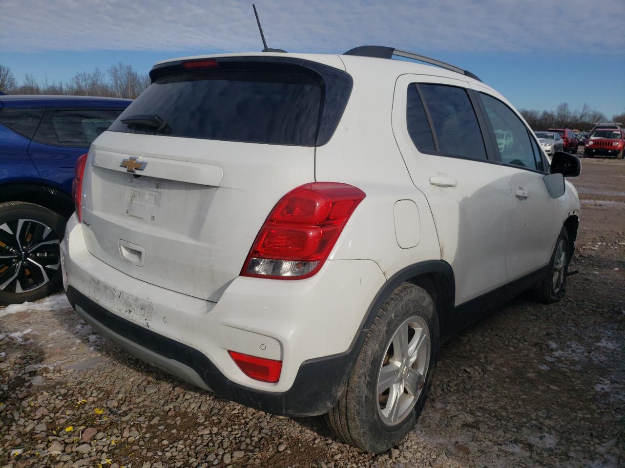 Image 3 of 2021 CHEVROLET TRAX 1LT 2021 with VIN KL7CJLSM8MB374018