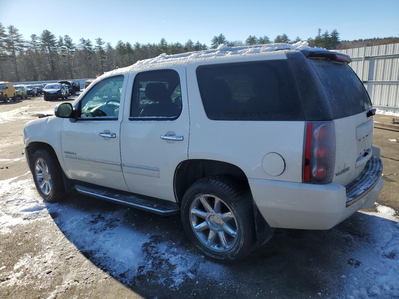 Image 2 of 2013 GMC YUKON DENALI 2013 with VIN 1GKS2EEF6DR359386