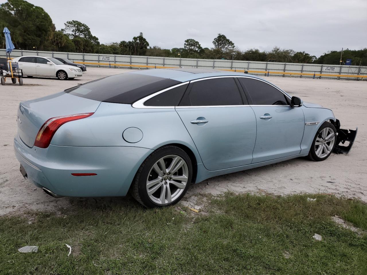 Image 3 of 2011 JAGUAR XJL  2011 with VIN SAJWA2GB3BLV18116