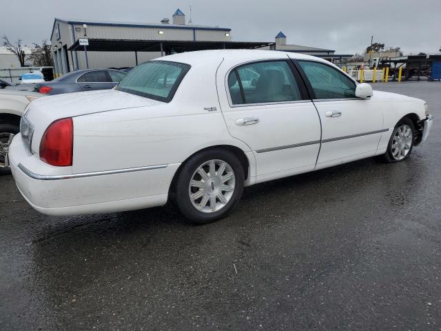 Изображение 3 2011 LINCOLN TOWN CAR SIGNATURE LIMITED 2011 с VIN 2LNBL8CV9BX750082