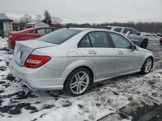 Obraz 3 z 2013 MERCEDES-BENZ C-CLASS 300 4MATIC 2013 z VIN WDDGF8ABXDR273448