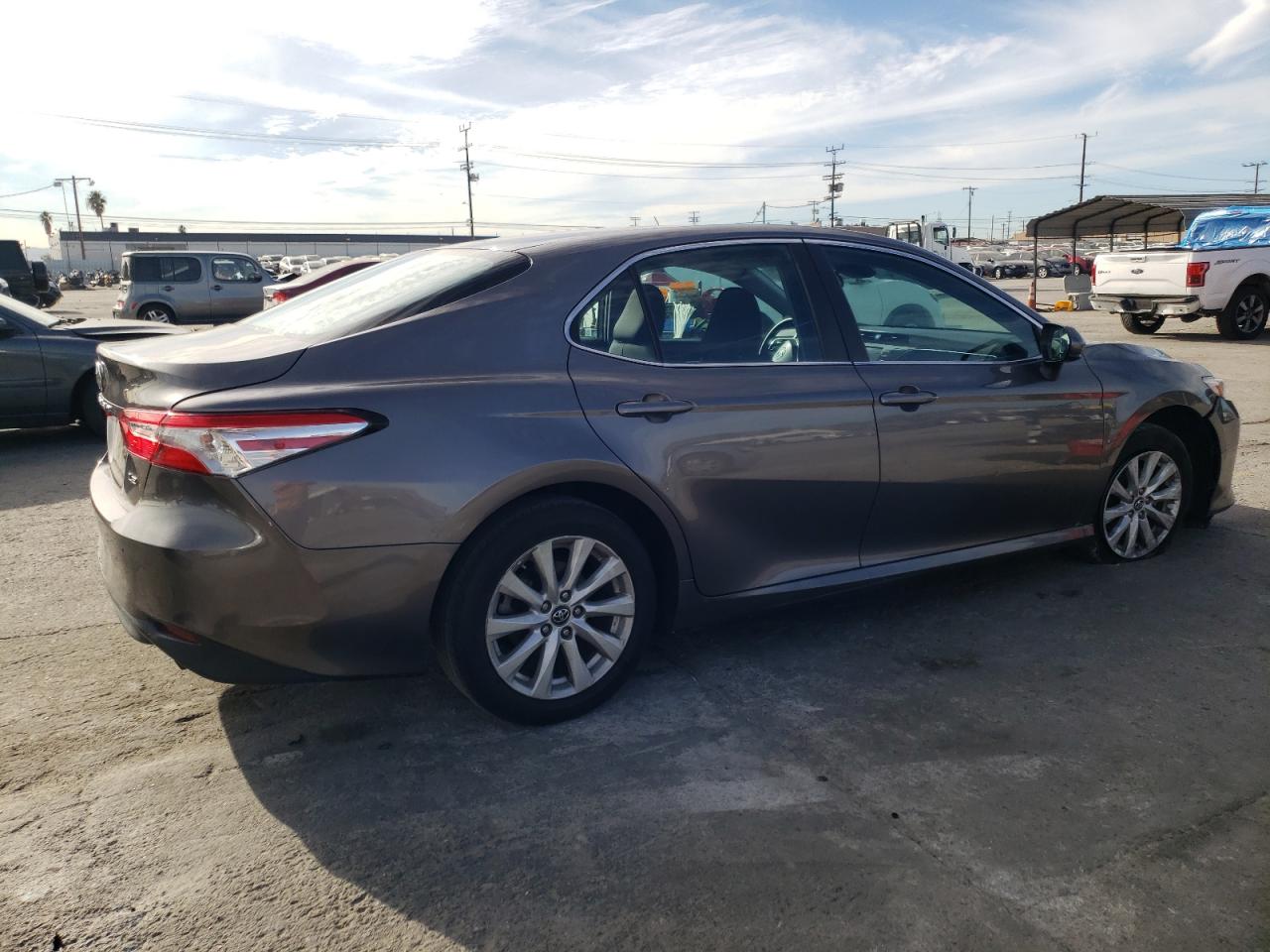 Obraz 3 z 2018 TOYOTA CAMRY L 2018 z VIN 4T1B11HK6JU609648