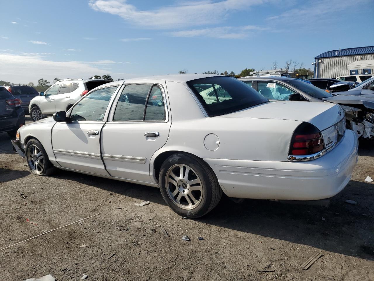 Изображение 2 2011 FORD CROWN VICTORIA POLICE INTERCEPTOR 2011 с VIN 2FABP7BV9BX157753