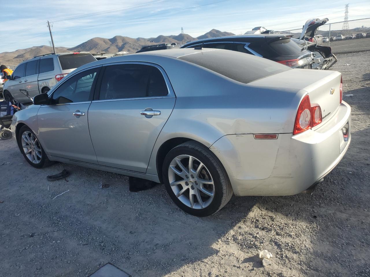 Изображение 2 2010 CHEVROLET MALIBU LTZ 2010 с VIN 1G1ZE5E7XAF134369