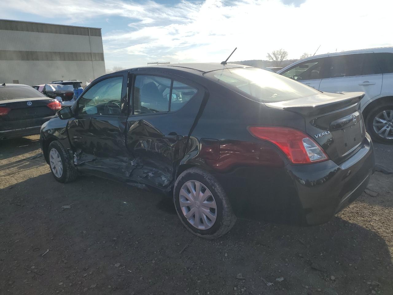 Obraz 2 z 2019 NISSAN VERSA S 2019 z VIN 3N1CN7APXKL825300