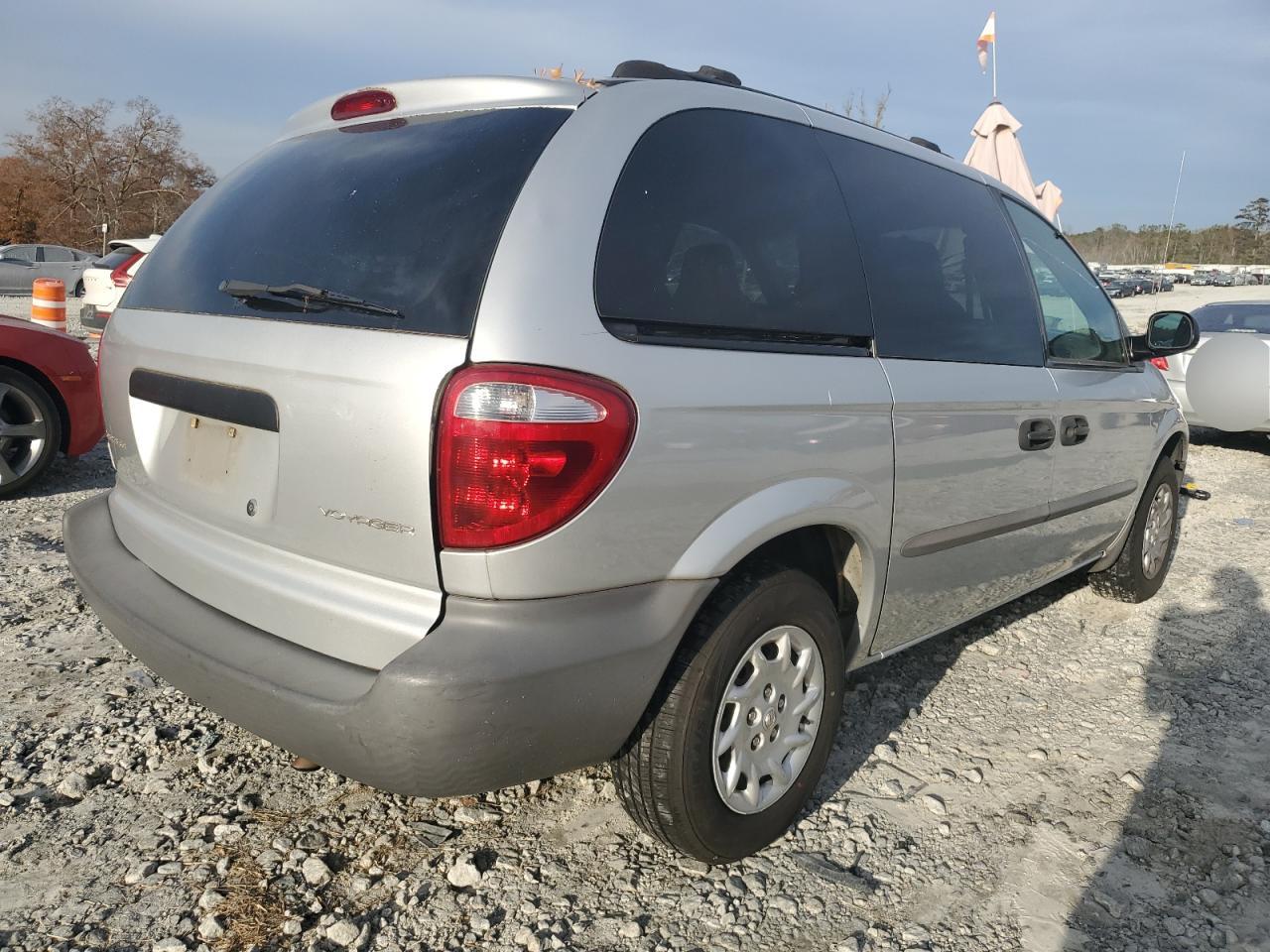 Image 3 of 2002 CHRYSLER VOYAGER  2002 with VIN 1C4GJ25332B504642