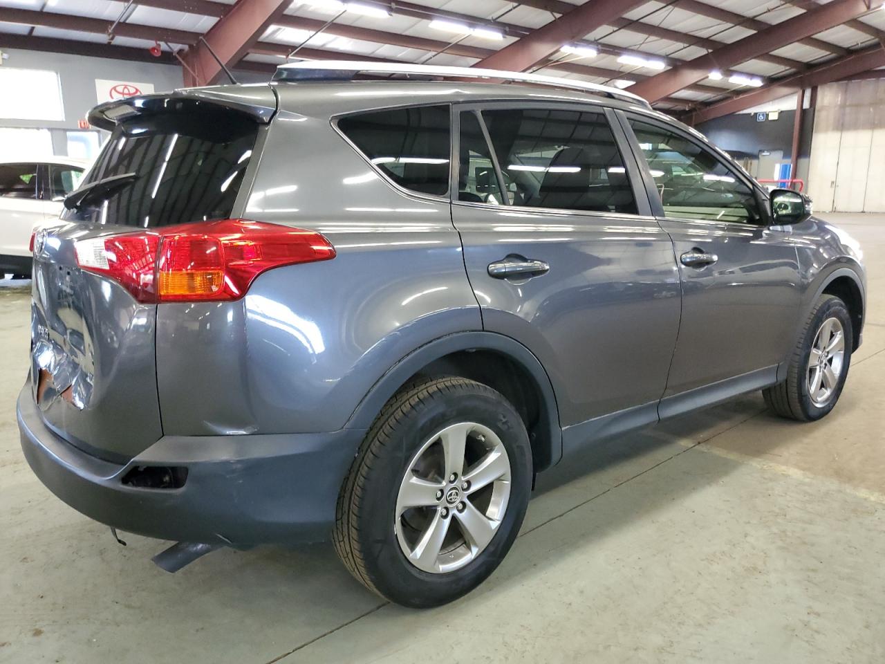 Image 3 of 2015 TOYOTA RAV4 XLE 2015 with VIN JTMWFREV3FJ026435