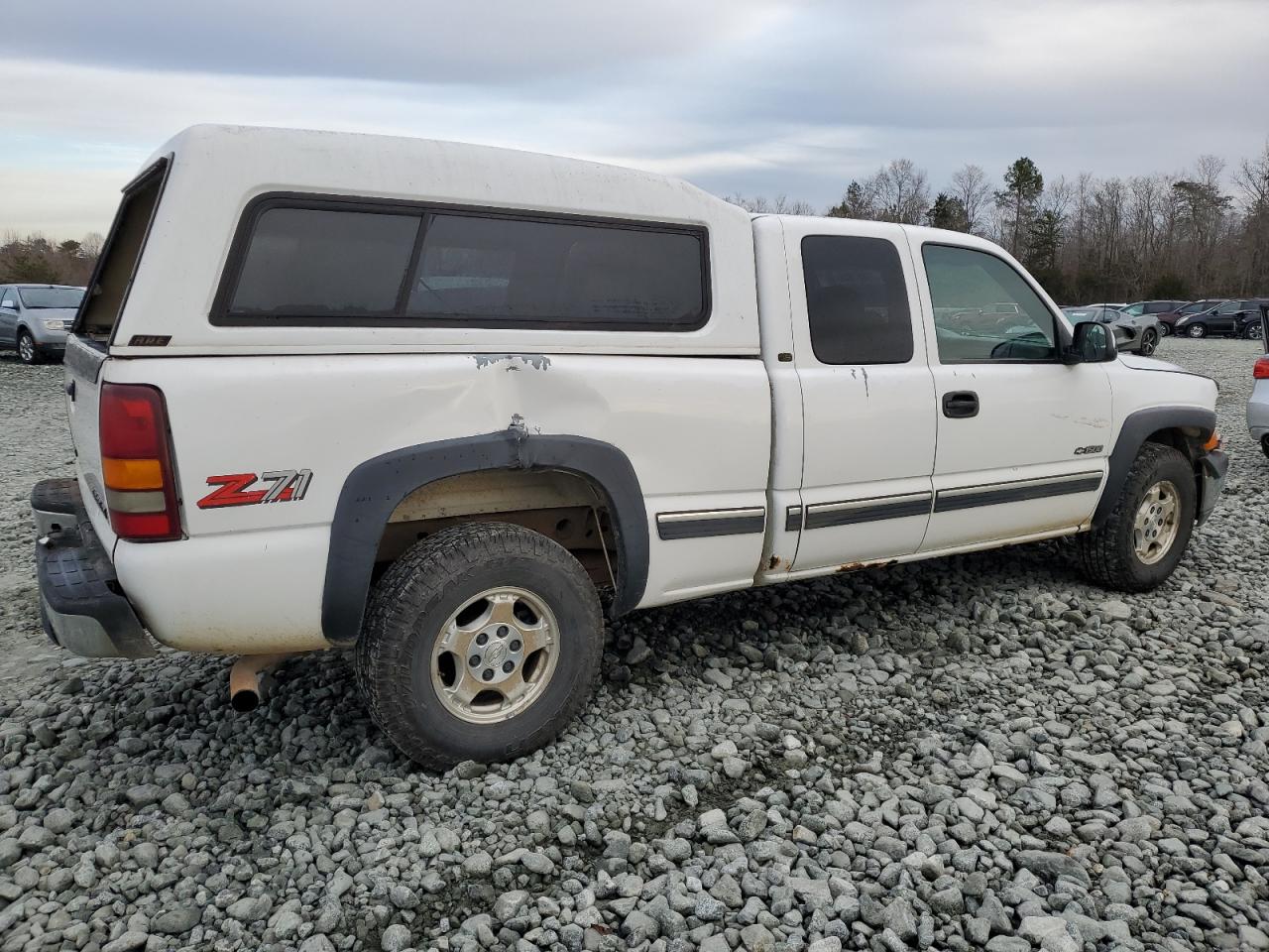 Image 3 of 2000 CHEVROLET SILVERADO K1500 2000 with VIN 2GCEK19T8Y1274100