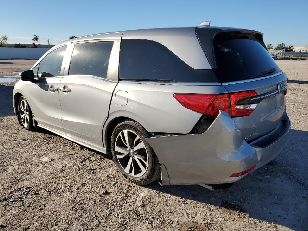 Image 2 of 2021 HONDA ODYSSEY TOURING 2021 with VIN 5FNRL6H84MB042769
