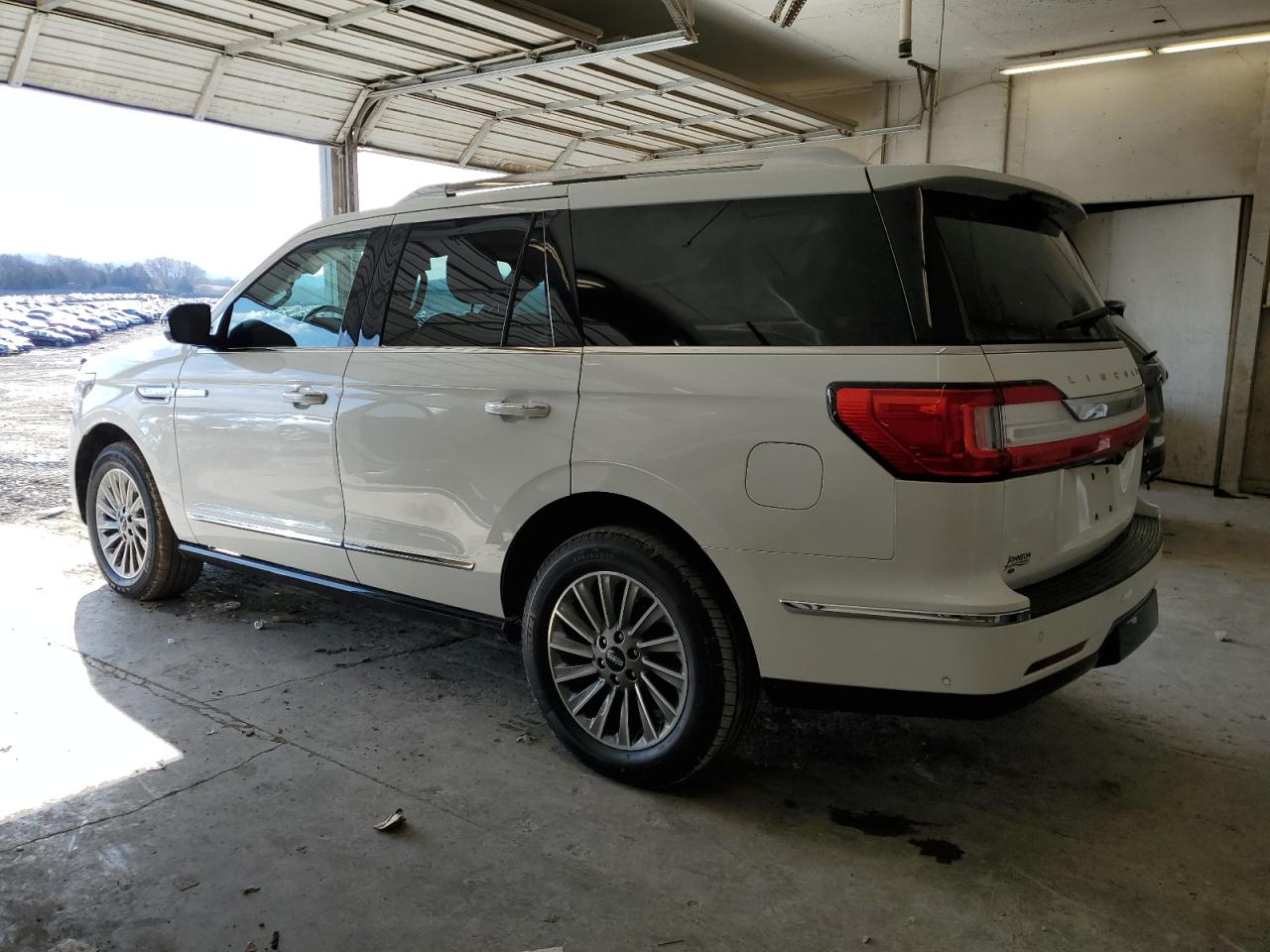 Изображение 2 2020 LINCOLN NAVIGATOR  2020 с VIN 5LMJJ2NT8LEL07495