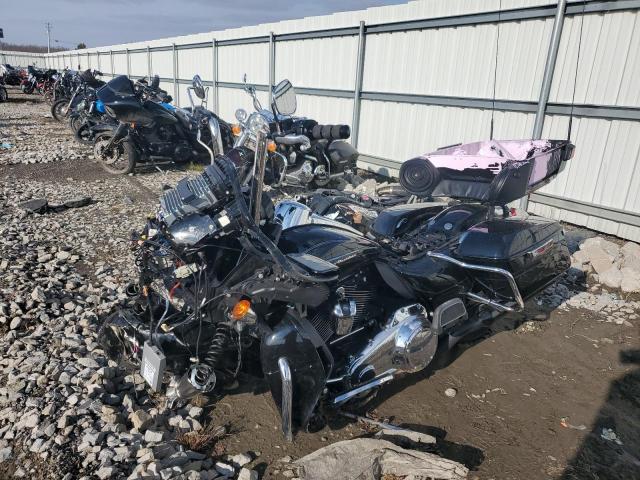 Image 2 of 2017 HARLEY-DAVIDSON FLTRU  2017 with VIN 1HD1KGD12HB672666