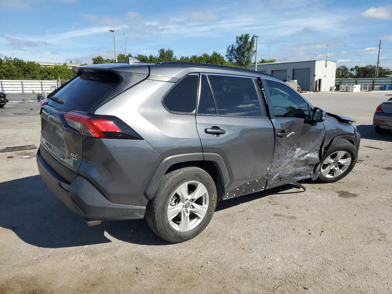 Image 3 of 2021 TOYOTA RAV4 XLE 2021 with VIN 2T3P1RFV8MC200291