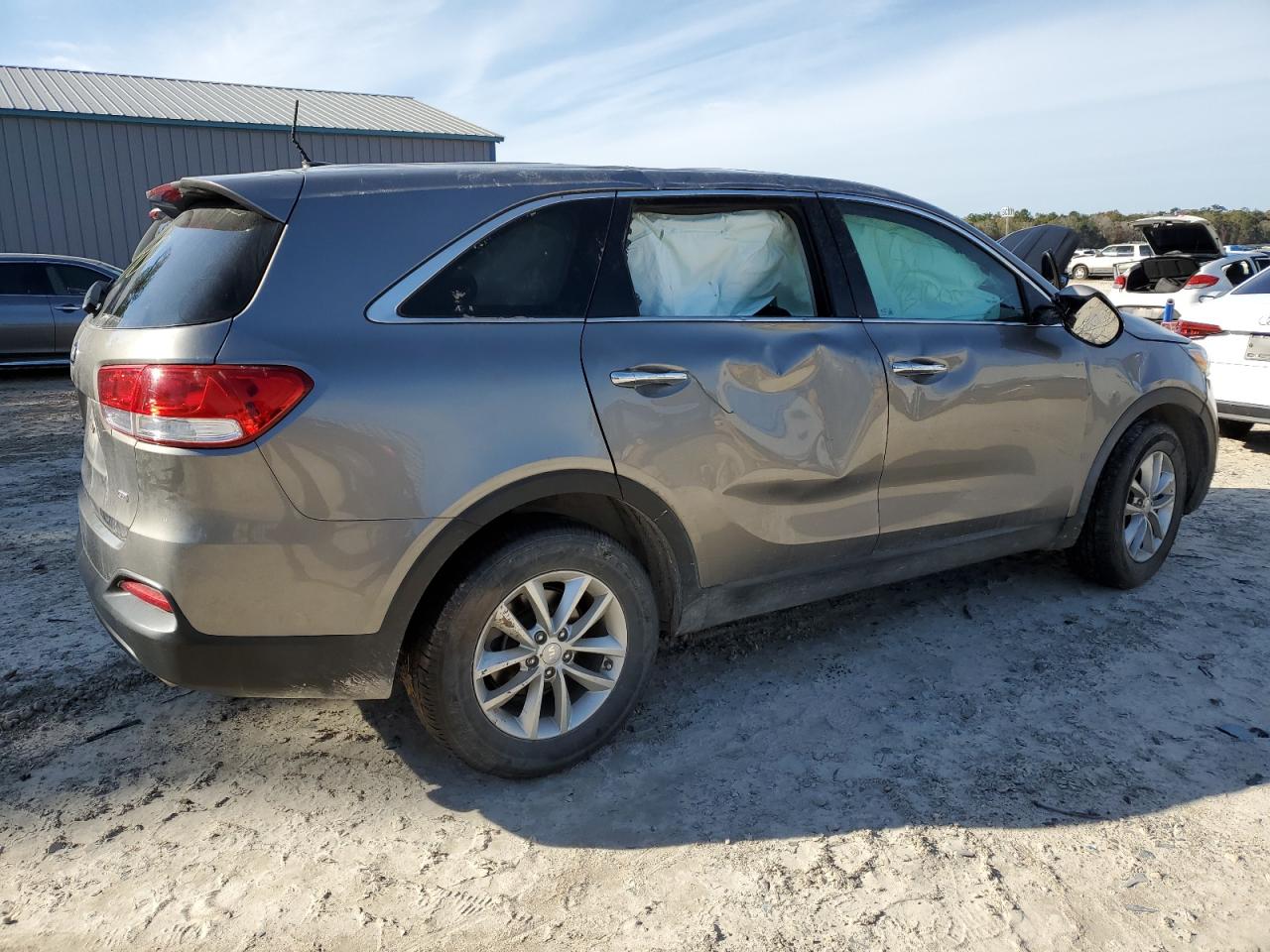 Image 3 of 2018 KIA SORENTO LX 2018 with VIN 5XYPG4A38JG403679