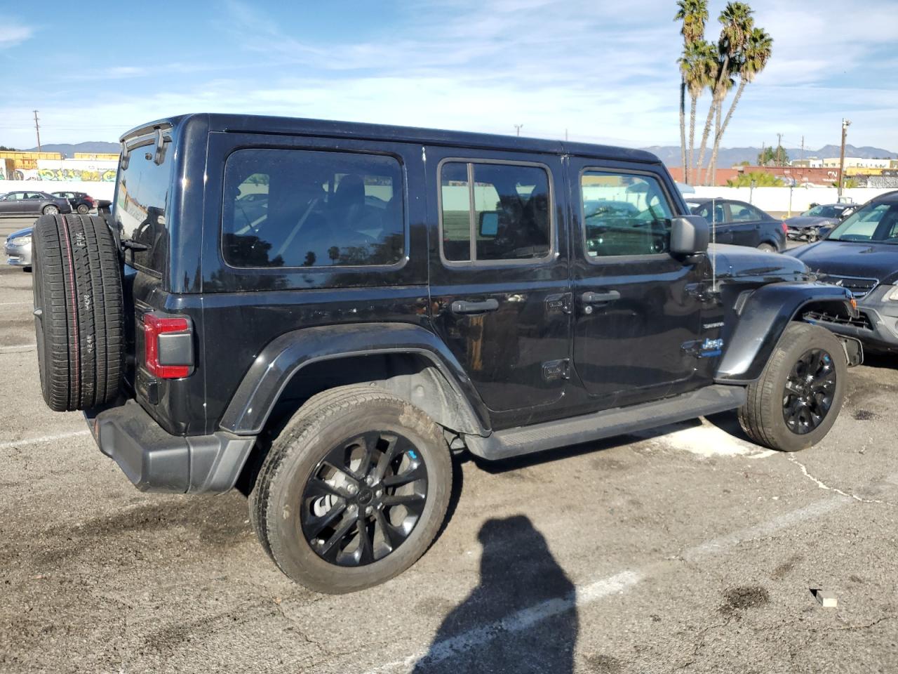 Изображение 3 2022 JEEP WRANGLER UNLIMITED SAHARA 4XE 2022 с VIN 1C4JJXP68NW229986