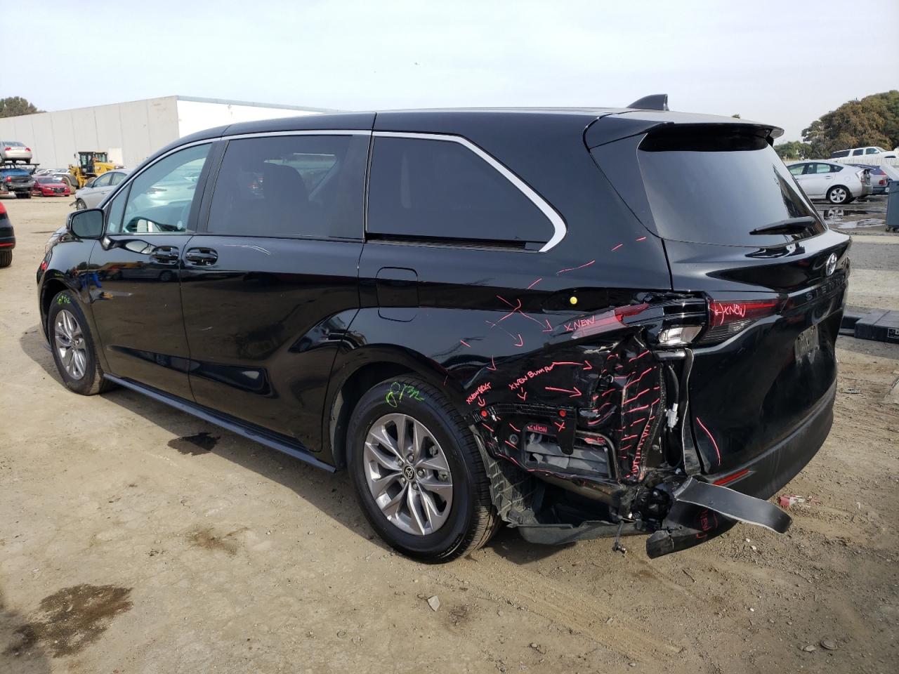 Изображение 2 2023 TOYOTA SIENNA LE 2023 с VIN 5TDKRKEC8PS163743