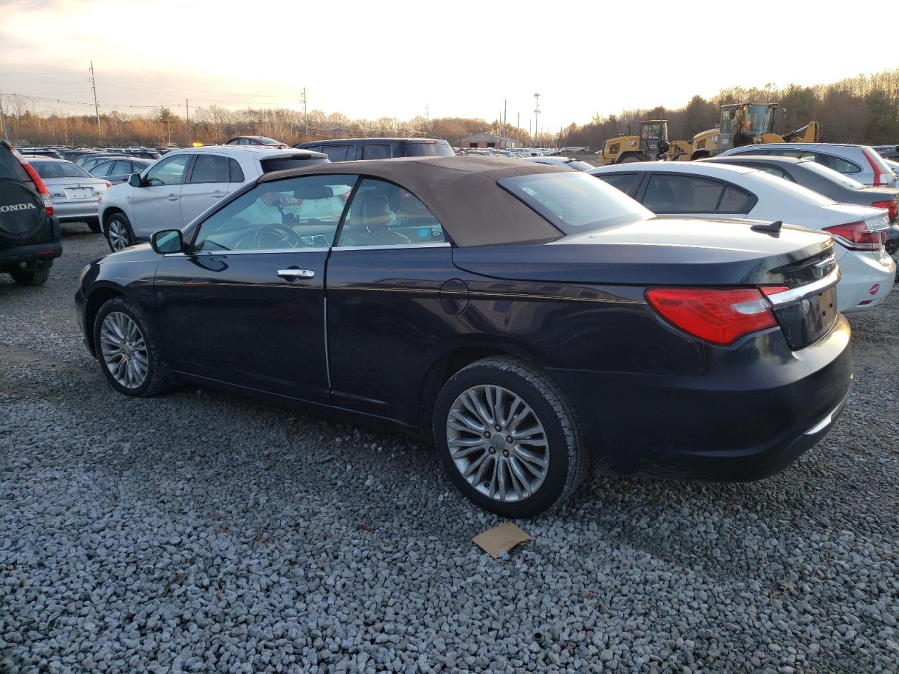 Изображение 2 2012 CHRYSLER 200 LIMITED 2012 с VIN 1C3BCBFG9CN123646