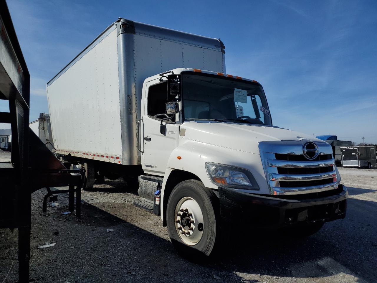 Image 1 of 2020 HINO 258/268  2020 with VIN 5PVNJ8JT4L4S59386
