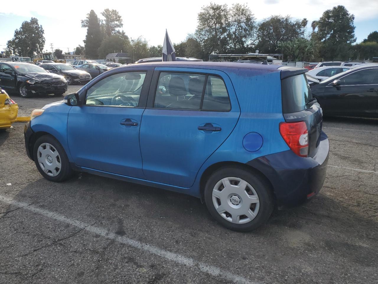 Image 2 of 2009 TOYOTA SCION XD  2009 with VIN JTKKU10499J048005