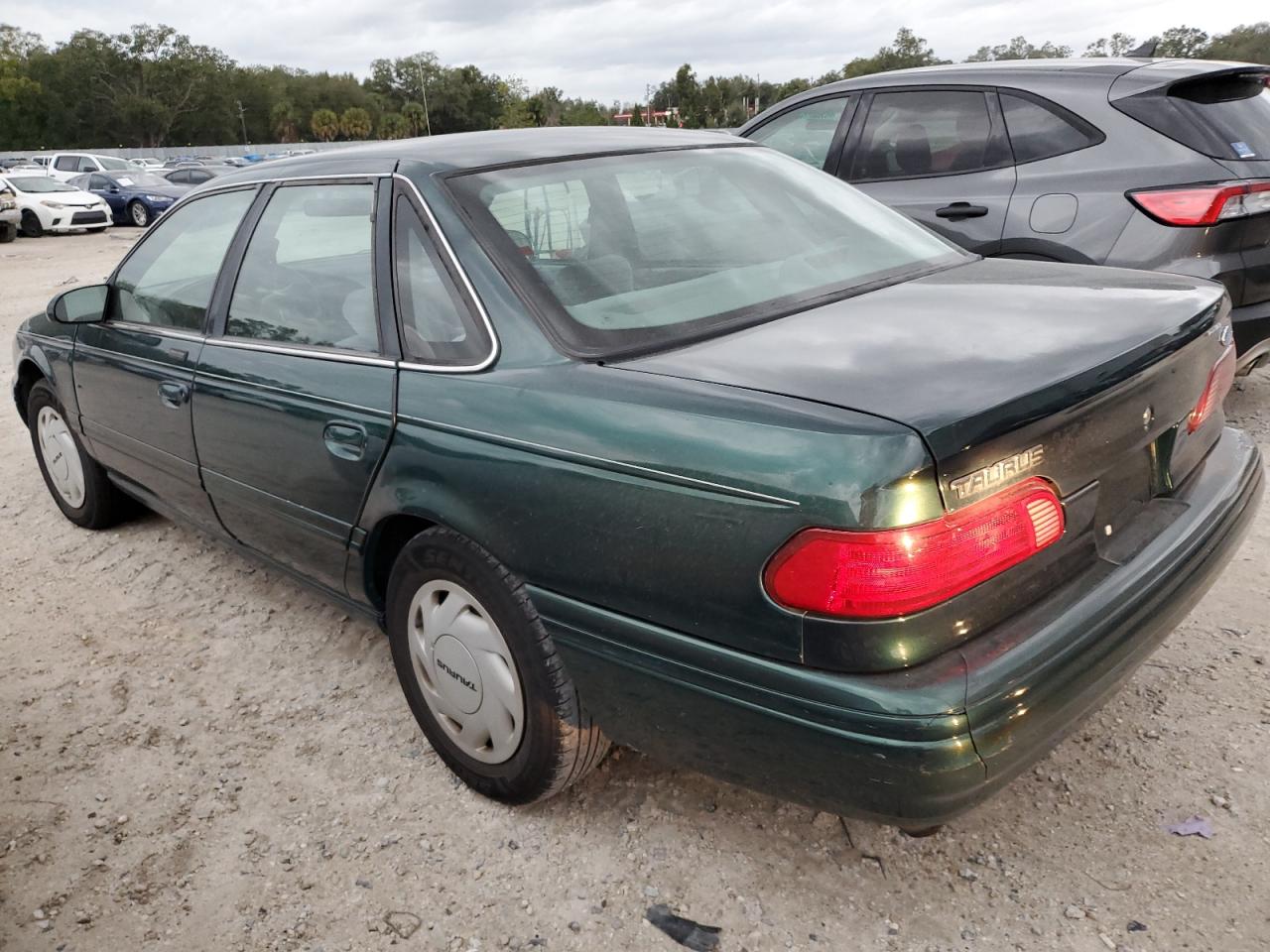 Image 2 of 1995 FORD TAURUS GL 1995 with VIN 1FALP52UXSA293138