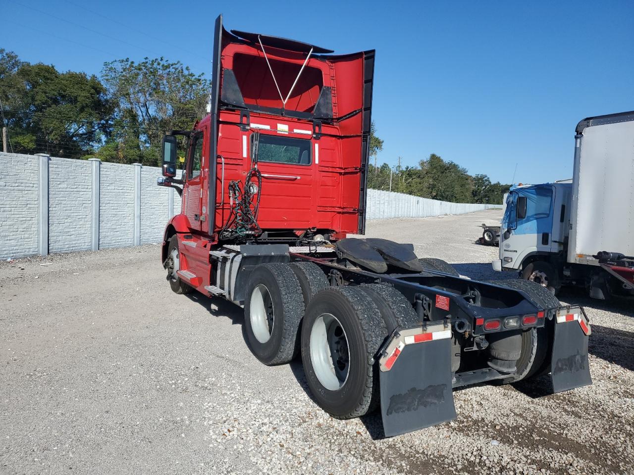 Obraz 3 z 2020 VOLVO VNR  2020 z VIN 4V4WC9EG4LN239235