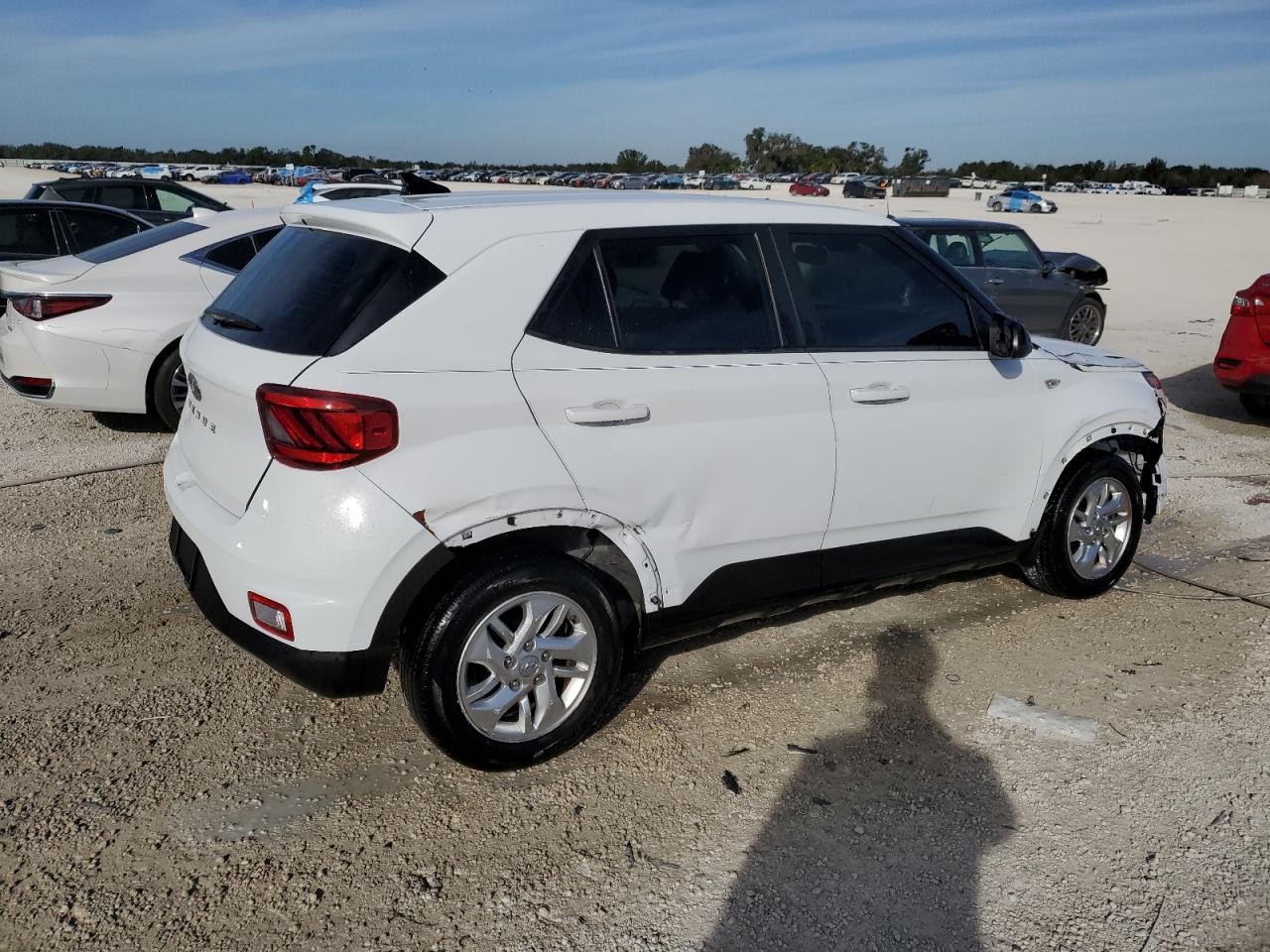 Obraz 3 z 2021 HYUNDAI VENUE SE 2021 z VIN KMHRB8A3XMU081656