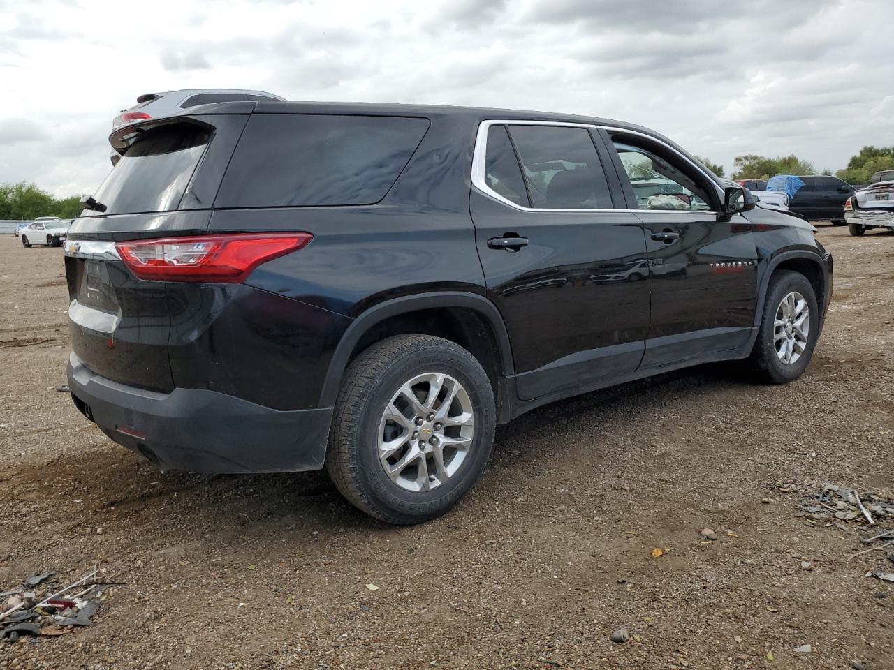 Obraz 3 z 2020 CHEVROLET TRAVERSE LS 2020 z VIN 1GNERFKW6LJ120987