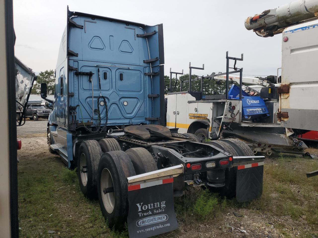Image 3 of 2019 FREIGHTLINER CASCADIA 126  2019 with VIN 3AKJHHDR7KSKE2119